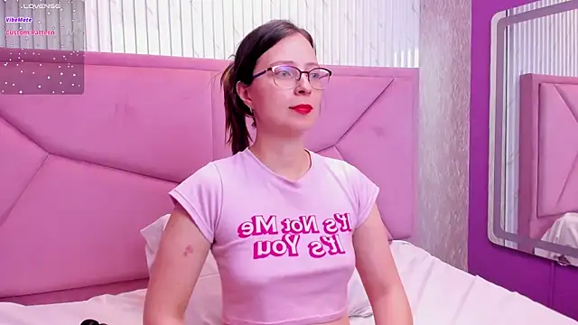 Snapshot of AmbeerWood_ chatting on October 5, 2025, 3:41 am AmbeerWood online show from October 5, 2025, 3:41 am