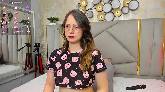 Snapshot of AmbeerWood_ chatting on September 20, 2025, 11:59 am AmbeerWood online show from September 20, 2025, 11:59 am