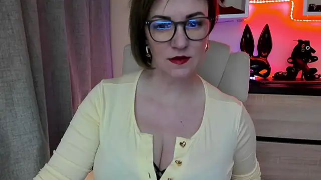 feliziaDesire online show from December 2, 2025, 1:02 pm