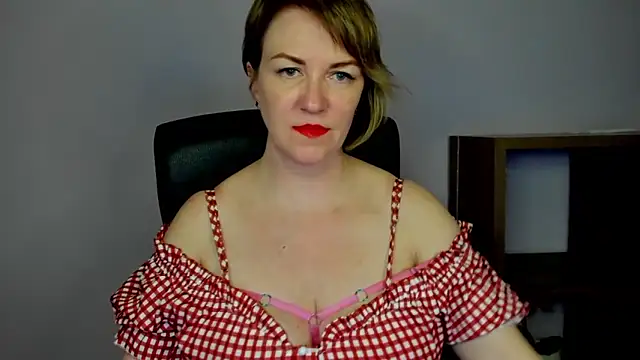 feliziaDesire online show from April 15, 2026, 1:37 pm