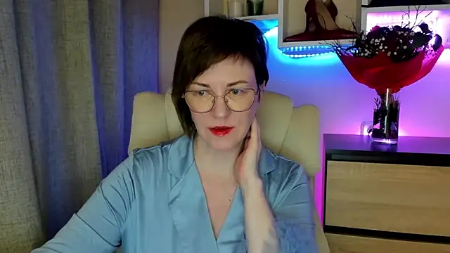 Snapshot of feliziaDesire chatting on February 18, 2026, 4:32 am feliziaDesire online show from February 18, 2026, 4:32 am