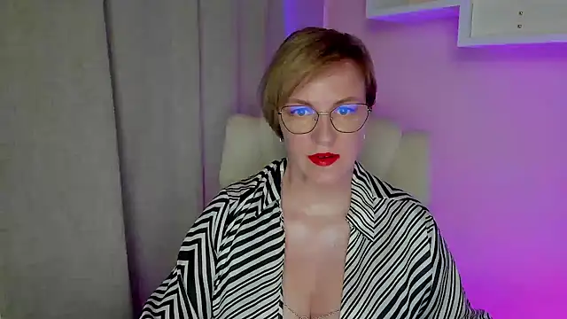 feliziaDesire online show from August 5, 2026, 12:54 pm