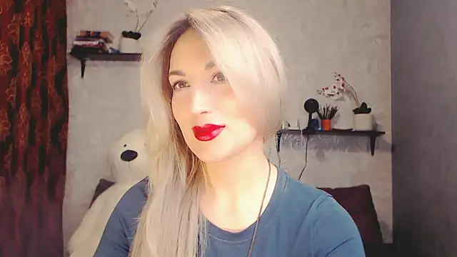 MillaXQueen online show from February 10, 2025, 12:39 pm