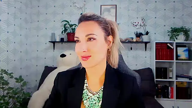 MillaXQueen online show from October 25, 2025, 3:01 pm