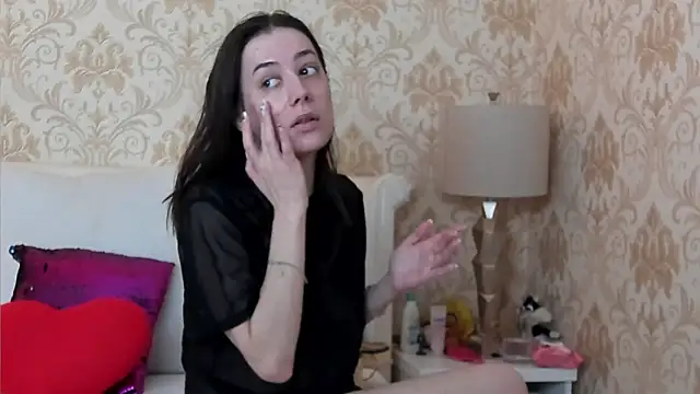 JuliaHunts online show from January 9, 2026, 5:58 am