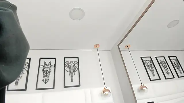 Rebeca jones online show from October 7, 2025, 12:06 pm