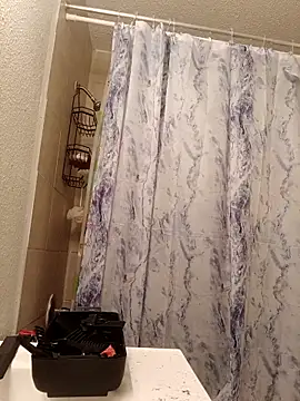 hungpenis210 online show from April 30, 2026, 2:24 pm