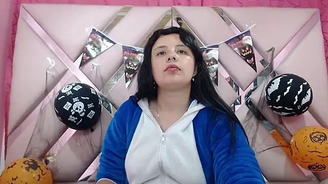 nathaly low1 online show from October 28, 2025, 2:56 am