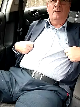 stiffandlubedxh online show from September 29, 2025, 10:15 pm