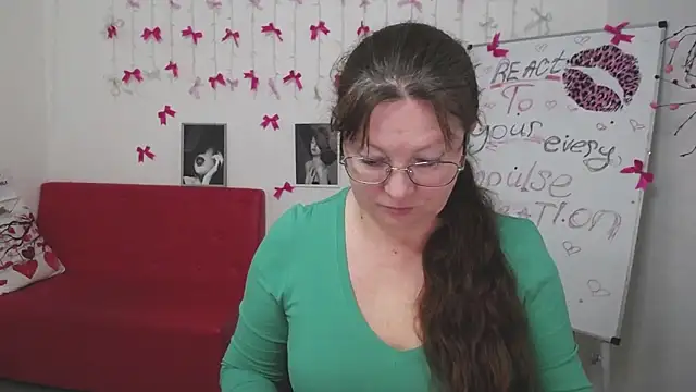 VanessaHotts online show from March 9, 2026, 6:06 am