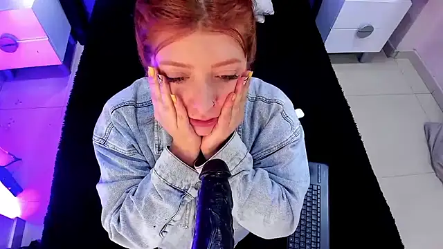 JulietaAlves online show from November 11, 2025, 10:54 am