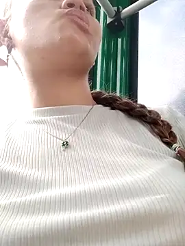 Snapshot of AnnieAndStefan chatting on September 12, 2025, 1:33 pm AnnieAndStefan online show from September 12, 2025, 1:33 pm