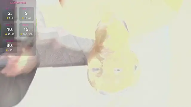 Snapshot of AnnieAndStefan chatting on March 21, 2025, 1:01 pm AnnieAndStefan online show from March 21, 2025, 1:01 pm