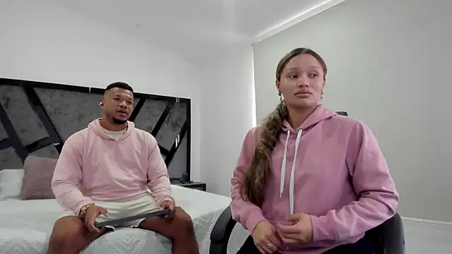 Snapshot of AnnieAndStefan chatting on October 10, 2025, 1:23 pm AnnieAndStefan online show from October 10, 2025, 1:23 pm