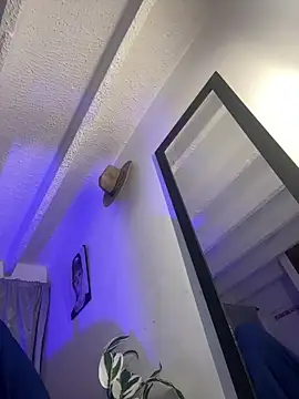 lonely shewolf online show from March 20, 2026, 4:19 pm