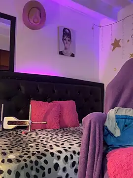 lonely shewolf online show from February 21, 2026, 6:43 pm