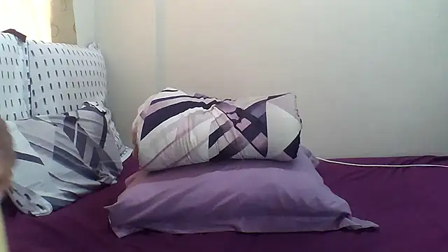 AddictiveAssCurves online show from October 4, 2025, 9:33 am