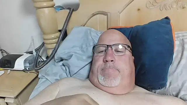 Snapshot of Bigbear0563 chatting on April 5, 2026, 4:35 pm Bigbear0563 online show from April 5, 2026, 4:35 pm