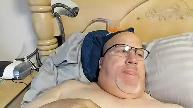 Snapshot of Bigbear0563 chatting on April 16, 2026, 3:35 pm Bigbear0563 online show from April 16, 2026, 3:35 pm