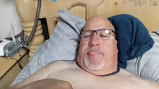 Snapshot of Bigbear0563 chatting on April 10, 2026, 4:03 pm Bigbear0563 online show from April 10, 2026, 4:03 pm