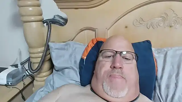 Snapshot of Bigbear0563 chatting on April 2, 2026, 2:02 pm Bigbear0563 online show from April 2, 2026, 2:02 pm