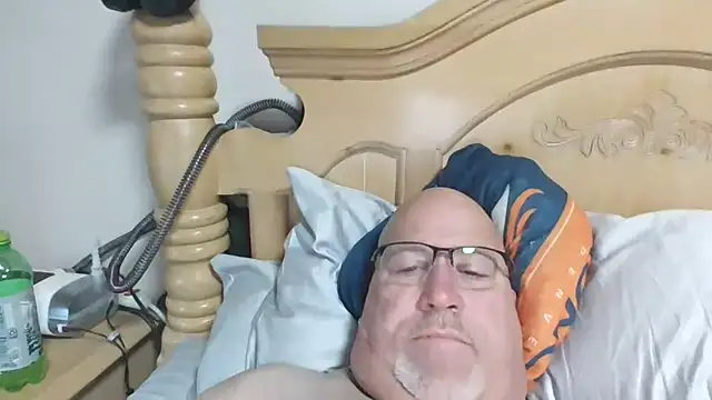 Snapshot of Bigbear0563 chatting on March 4, 2026, 4:37 pm Bigbear0563 online show from March 4, 2026, 4:37 pm