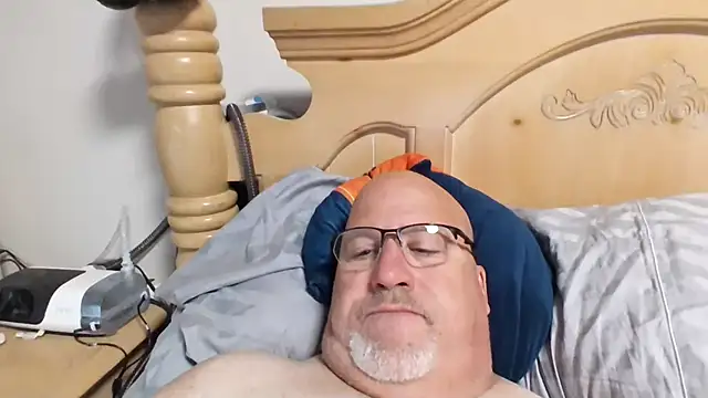 Snapshot of Bigbear0563 chatting on April 13, 2026, 4:33 pm Bigbear0563 online show from April 13, 2026, 4:33 pm