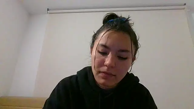 Snapshot of _andygirl chatting on May 5, 2026, 12:24 am andygirl online show from May 5, 2026, 12:24 am