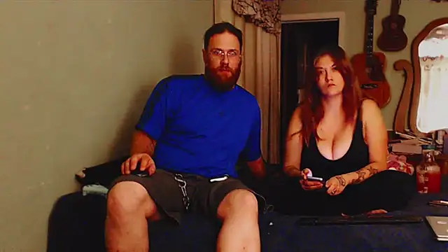 Geeznuts19 online show from October 19, 2025, 3:31 am