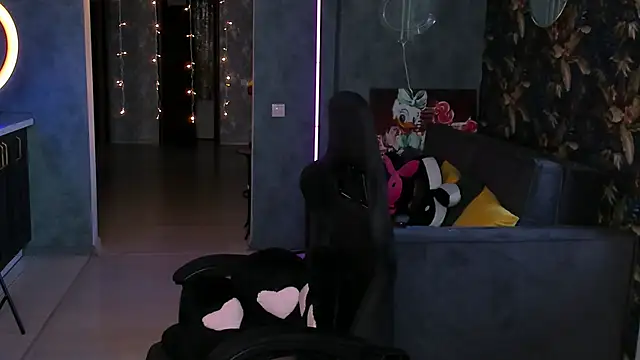 Snapshot of Blckmirrorr chatting on October 25, 2025, 8:02 am Blckmirrorr online show from October 25, 2025, 8:02 am