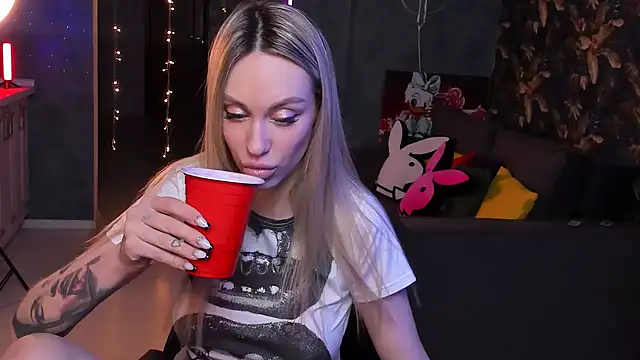 Snapshot of Blckmirrorr chatting on January 23, 2025, 4:37 pm Blckmirrorr online show from January 23, 2025, 4:37 pm