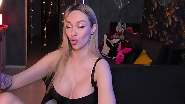 Snapshot of Blckmirrorr chatting on January 29, 2025, 1:07 pm Blckmirrorr online show from January 29, 2025, 1:07 pm