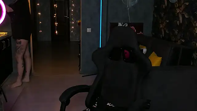 Snapshot of Blckmirrorr chatting on November 2, 2025, 1:49 pm Blckmirrorr online show from November 2, 2025, 1:49 pm