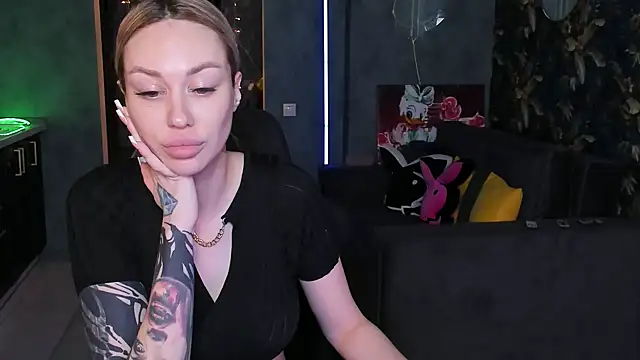 Snapshot of Blckmirrorr chatting on November 29, 2025, 11:54 am Blckmirrorr online show from November 29, 2025, 11:54 am