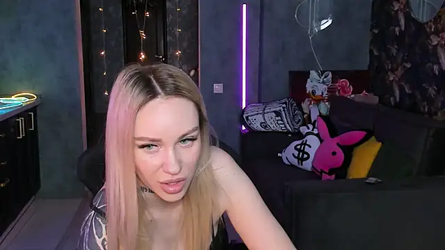 Blckmirrorr online show from April 1, 2026, 2:58 pm