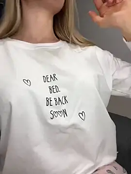 Miya Nika online show from March 3, 2025, 11:35 pm