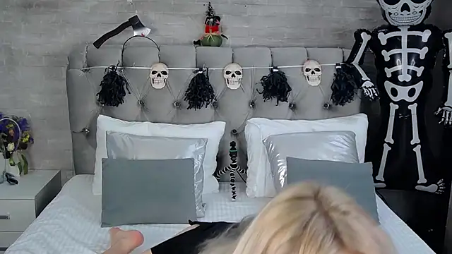 IsabellaDeRosa online show from October 29, 2025, 8:57 am