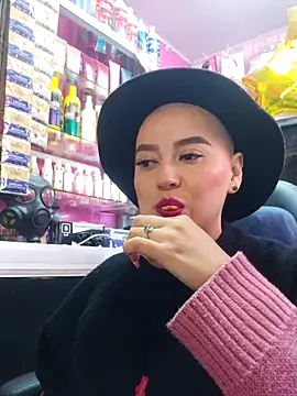 Snapshot of TamySweetness chatting on March 10, 2025, 1:43 pm TamySweetness online show from March 10, 2025, 1:43 pm