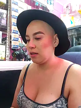 Snapshot of TamySweetness chatting on March 9, 2025, 4:11 pm TamySweetness online show from March 9, 2025, 4:11 pm