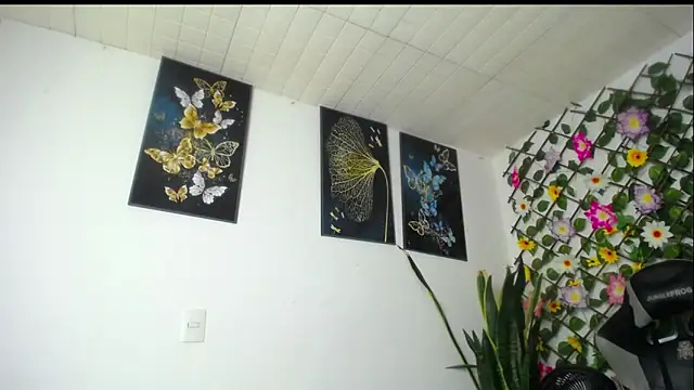 luzcastillo07 online show from October 21, 2025, 5:51 am