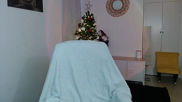 Crystal-dreamt online show from December 18, 2025, 9:47 am