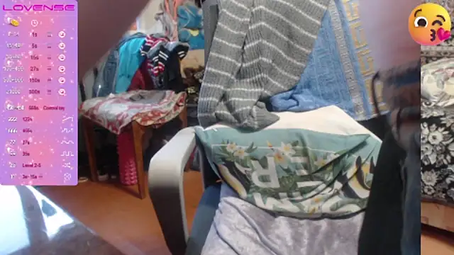 sweetbbabe online show from October 28, 2025, 1:32 pm