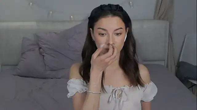 sinthiaroze online show from January 11, 2025, 7:05 pm