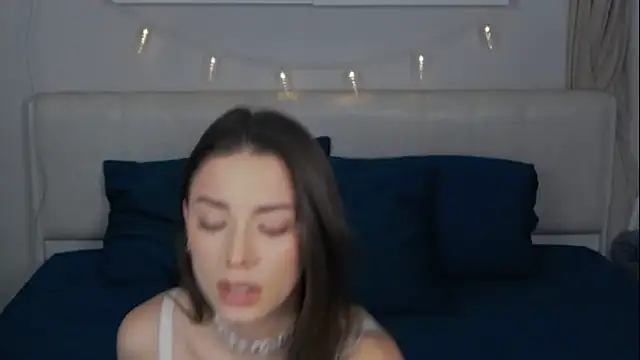 sinthiaroze online show from December 28, 2024, 1:59 pm