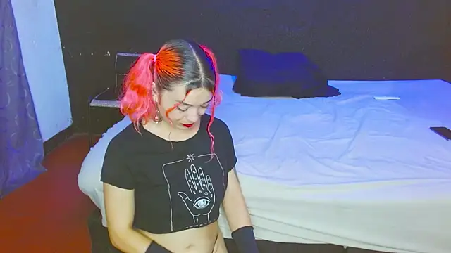 ASTRIDBULM online show from October 17, 2025, 7:37 pm