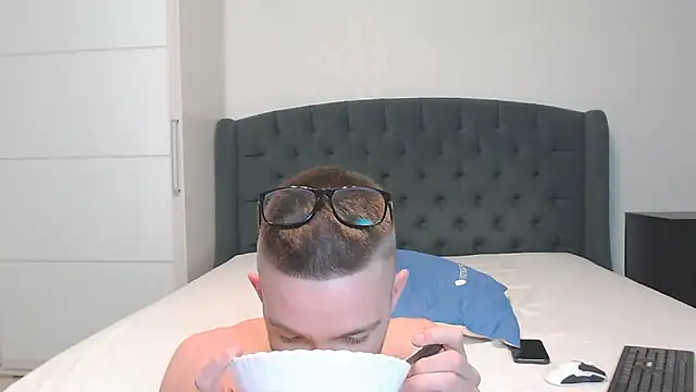 Marselle Laker online show from January 8, 2025, 1:53 am