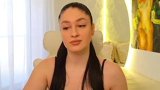 moniqque online show from March 15, 2026, 10:55 am