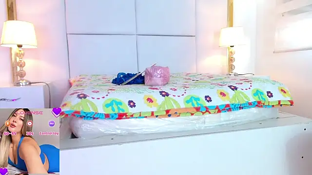 Snapshot of samanta_harriss1 chatting on January 18, 2025, 12:04 pm samanta harriss1 online show from January 18, 2025, 12:04 pm