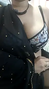 Snapshot of Sexybomb33 chatting on February 28, 2025, 9:47 am Sexybomb33 online show from February 28, 2025, 9:47 am