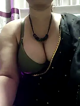 Snapshot of Sexybomb33 chatting on March 18, 2025, 10:58 pm Sexybomb33 online show from March 18, 2025, 10:58 pm